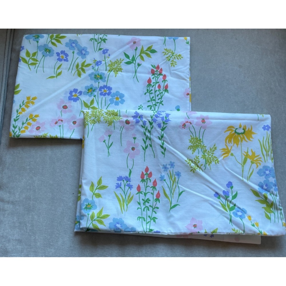 Vintage Utica Stevens‎ Floral Pillowcases Set of 2 Standard 1970s White Retro